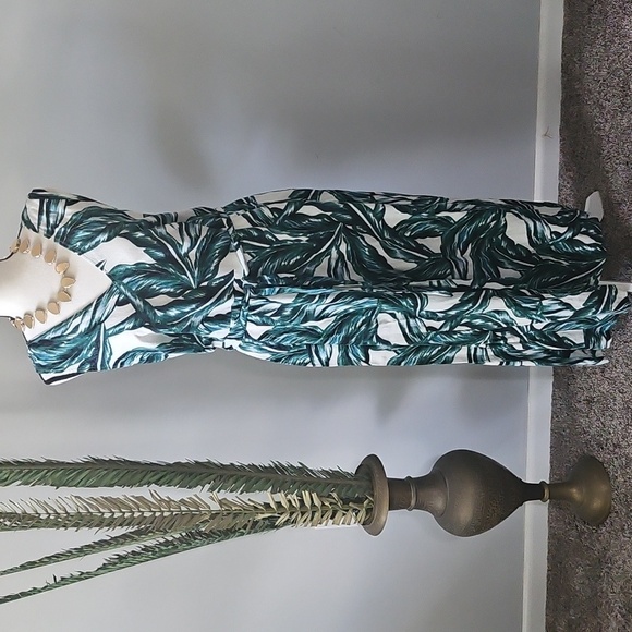Who What Wear Palm Leaf Tie Back Jumpsuit - Picture 10 of 15